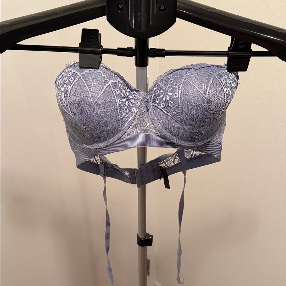 Elegant Lace Underwire strapless Bra in Light blue